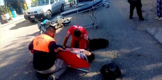 Motociclista resulta lesionado tras choque contra camioneta en Huétamo
