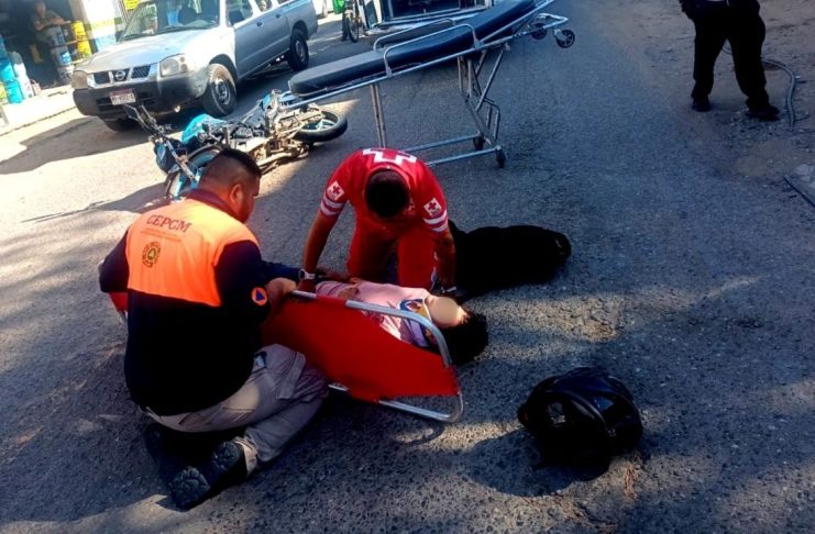 Motociclista resulta lesionado tras choque contra camioneta en Huétamo
