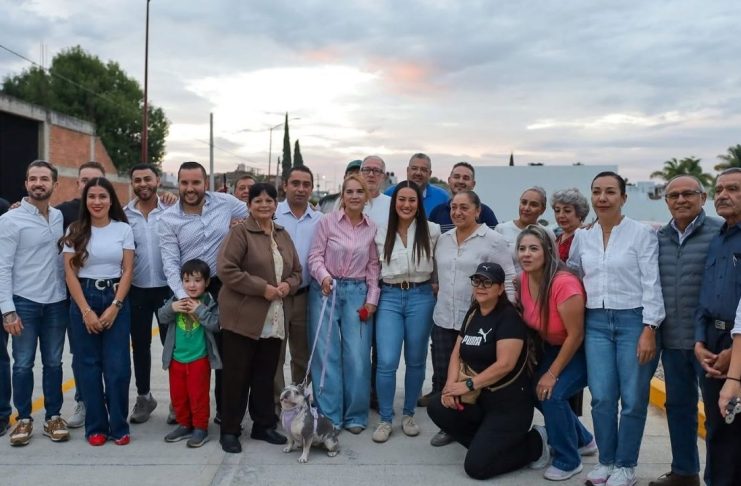La transformación llega a Valle Verde con la rehabilitación y pavimentación de la calle 5 de Febrero: Mónica Valdez