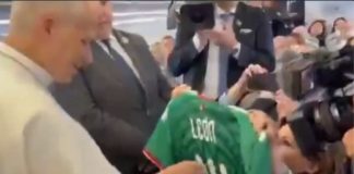 #VIDEO // El Papa León XIV posa con el jersey de la Selección Mexicana