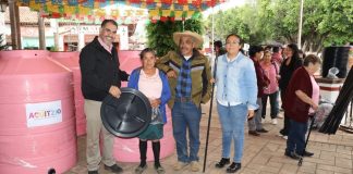 Entrega Gobierno Municipal 40 tinacos a familias de Acuitzio