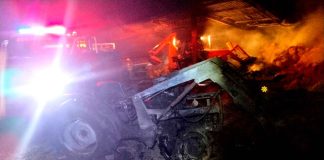 Arde galera con alimento para ganado y dos tractores en Parácuaro