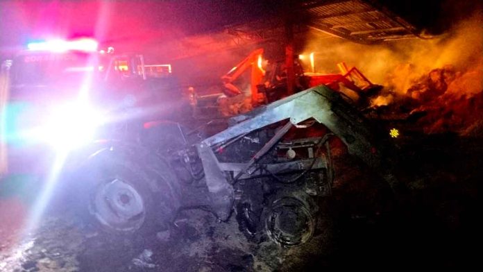 incendio-galera-tractores-paracuaro-el-varal