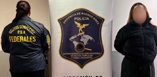 Detienen a agente de la Policía Aeroportuaria de Argentina por presuntamente drogar y robar a hombres que conocía en una app de citas