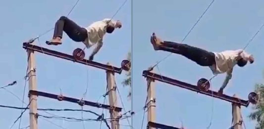 #VIDEO // Sujeto ebrio sube a un poste y se duerme sobre cables de alta tensión en la India