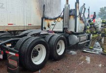Arde tractocamión en patio de maniobras del Grupo Ortiz en Morelia