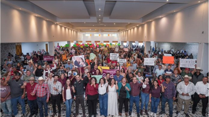 Gladyz Butanda pisa fuerte en La Piedad; reúne a más de mil 500 personas
