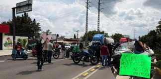 Motociclistas bloquean para exigir justicia por repartidor fallecido en Morelia