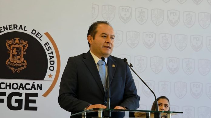 Video de agente de FGE golpeado por criminales en Ario de Rosales