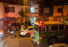 Incendian automóvil durante la madrugada en el fraccionamiento Valle Real, en Uruapan