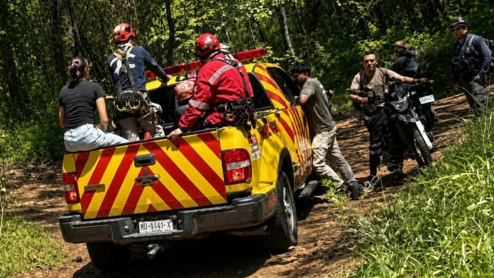 Rescatan a ciclista tras caer a un desnivel en el cerro de La Cruz