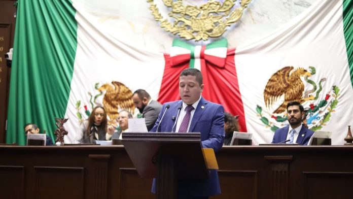 Vicente Gómez propone legislar sobre la violencia digital