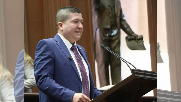 Propone Vicente Gómez homologar reformas constitucionales para asegurar derechos