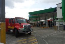 #VIDEO // Se registra conato de incendio en sistema de paneles solares de gasolinera, en Uruapan