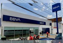 Delincuentes asaltan a cuentahabiente afuera de un BBVA en Morelia