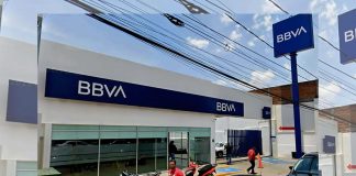 Delincuentes asaltan a cuentahabiente afuera de un BBVA en Morelia
