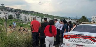 Camioneta cae a canal pluvial en Villas Oriente, Morelia; el ocupante resulta herido