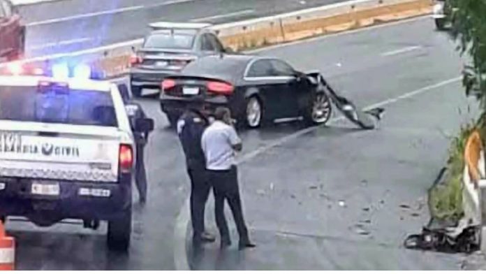 Auto choca contra muro de contención en la Morelia-Pátzcuaro