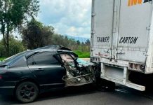 Auto choca contra retaguardia de tractocamión en la Morelia-Pátzcuaro; hay un herido