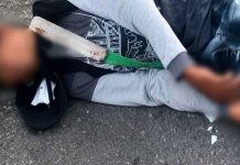 Automovilista embiste a motociclista y escapa; joven es hospitalizado en Apatzingán