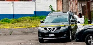 Balean a dos propietarios de lote de venta de autos usados, en Pátzcuaro