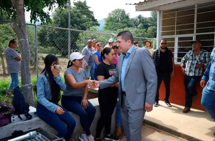 Casa Enlace del Diputado Vicente Gómez ofrece paquetes escolares subsidiados