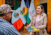 Dayana Pérez fortalece las condiciones laborales del personal de Limpia con entrega de impermeables