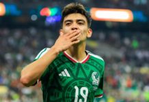 #VIDEO // Gilberto Mora desata la locura y es recibido como estrella en el aeropuerto de Tijuana