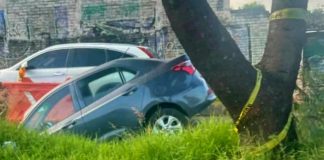Automóvil cae a excavación de las obras del Morebús en Morelia