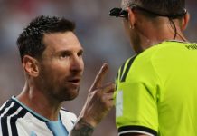 Lionel Messi protagoniza tenso cruce con el árbitro João Pinheiro en el Mundial