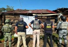 Caen cinco presuntos narcomenudistas tras dos cateos en Morelia; aseguran más de 5 mil dosis de drogas