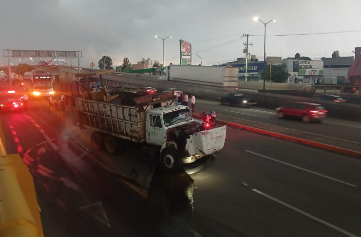 Camión de carga provoca choque múltiple en el Libramiento Norte de Morelia; hay un lesionado