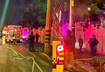 Incendio en caseta de vigilancia del sindicato del IMSS moviliza a bomberos, en Jacona