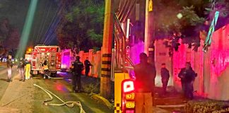 Incendio en caseta de vigilancia del sindicato del IMSS moviliza a bomberos, en Jacona