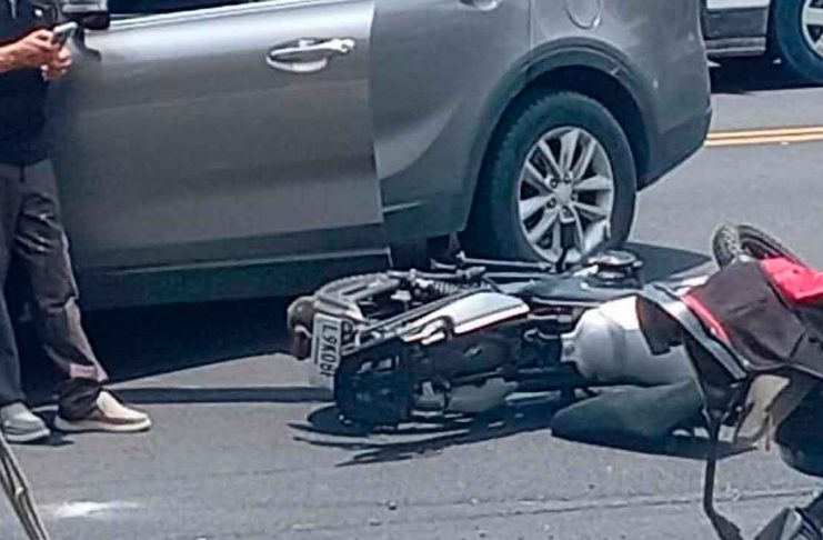 Motociclista y camioneta protagonizan choque en la Madero Oriente de Morelia