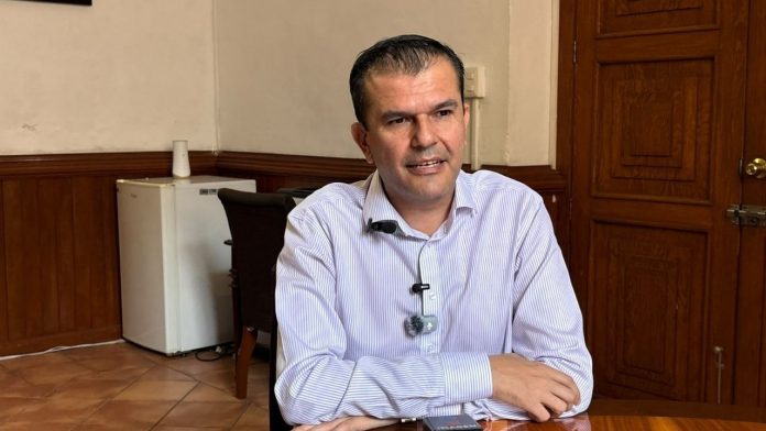 Niño tira a gatito de azotea (25)