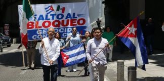 Protestan en Xalapa contra el bloqueo de EE. UU. a Cuba; exigen el fin del cerco energético