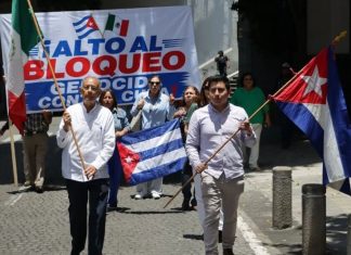 Protestan en Xalapa contra el bloqueo de EE. UU. a Cuba; exigen el fin del cerco energético