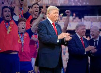 #VIDEO // Trump quiso aparecer en la foto del campeón y protagonizó un momento incómodo con España