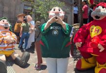 El Dr. Simi en todos lados menos en al farmacia; las botargas de este emblemático personaje inundaron de sonrisas