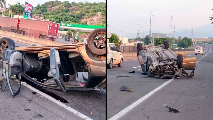 auto-volcado-abandonado-carretera-apatzingan-cuatro-caminos