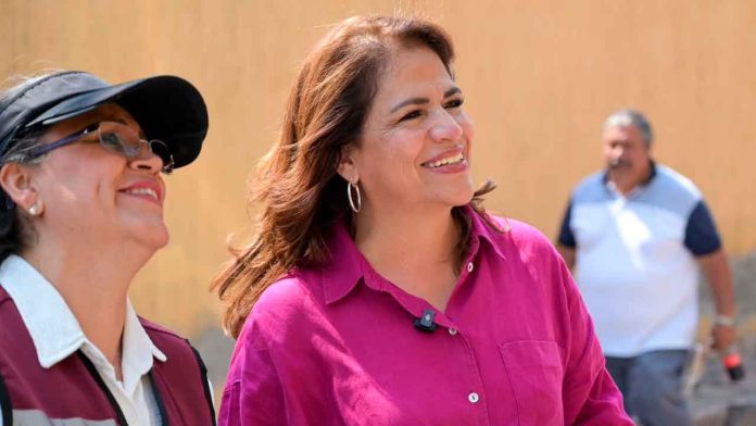 fabiola-alanis-minimiza-foto-raul-moron-palacio-nacional