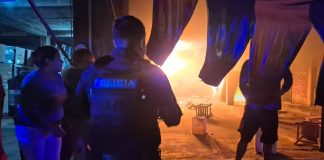 Se incendia mueblería en Capacuaro