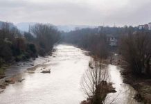 Gemelos de once años salen a jugar fútbol y horas después son hallados sin vida en un río