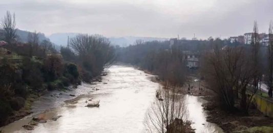Gemelos de once años salen a jugar fútbol y horas después son hallados sin vida en un río
