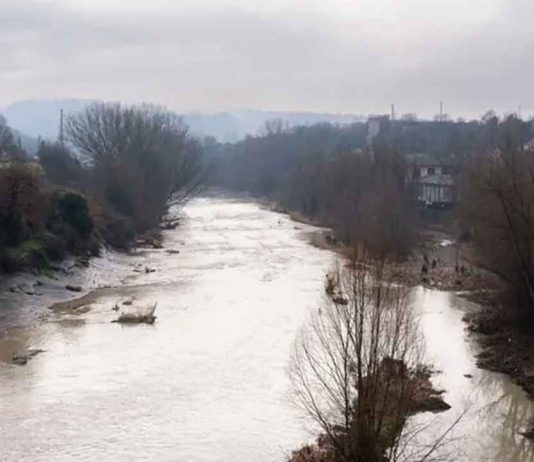 Gemelos de once años salen a jugar fútbol y horas después son hallados sin vida en un río