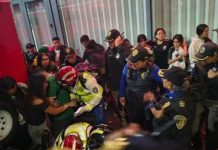Mueren tres aficionados por asfixia durante festejos en el Ángel de la Independencia