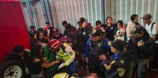 Mueren tres aficionados por asfixia durante festejos en el Ángel de la Independencia