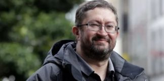 Condenan a 9 años de prisión a exdiputado español por agredir sexualmente a una alumna de 12 años