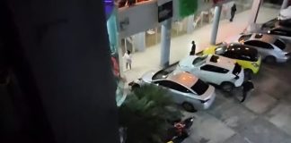 #VIDEO // Una mujer fallecida y un hombre herido, tras agresión armada en la Plaza Atara de Uruapan